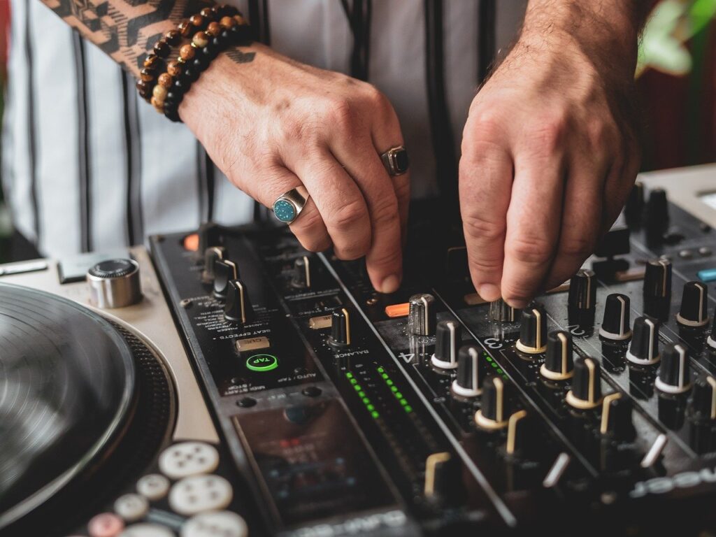 ライブの誘い方をLINEで上手に伝えるには？