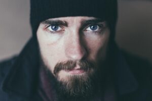復縁を望む男がビジネス口調をやわらげるための言い換えは？